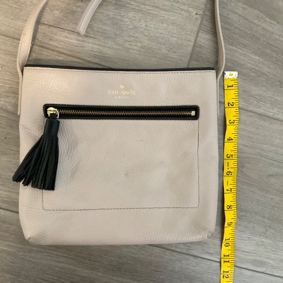 Kate Spade Crossbody Bag Tan with Black Tassel - Picture 9 of 12